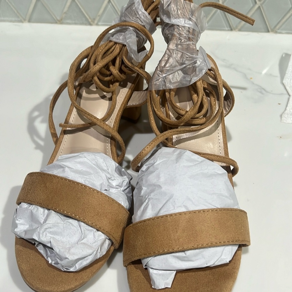 NWB STRAPPY LACE UP HEELED SANDALS - Picture 9 of 13